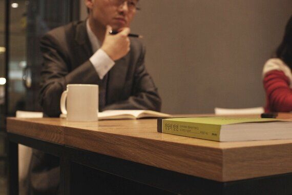 공약 안 지켜도 속수무책, '선출된 군주정' 바꿔야