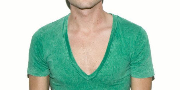 가장 잘 맞는 남자 티셔츠 고르는 법 : 브이넥은 너무 깊어서는 곤란하다!