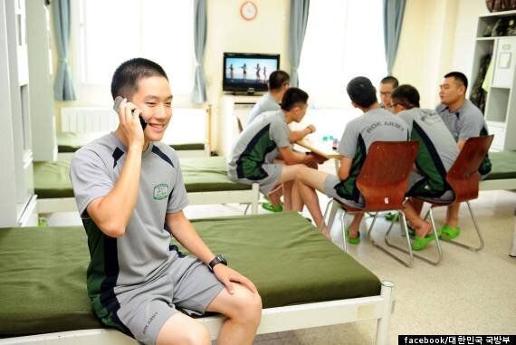 이 군인은 대검으로 방탄조끼 입은 후임병을 찔렀다