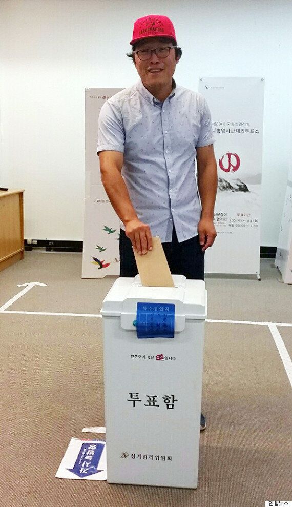 호주에 사는 이 한국 청년은 4천km 비행기를 타고 날아가 한 표를 행사했다