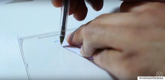 간단하게 스마트폰에서 3D 홀로그램 영상을 볼 수 있다 (동영상)