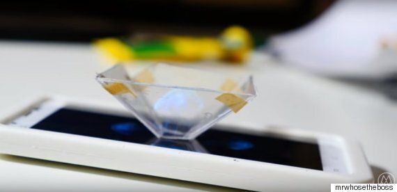 간단하게 스마트폰에서 3D 홀로그램 영상을 볼 수 있다 (동영상)