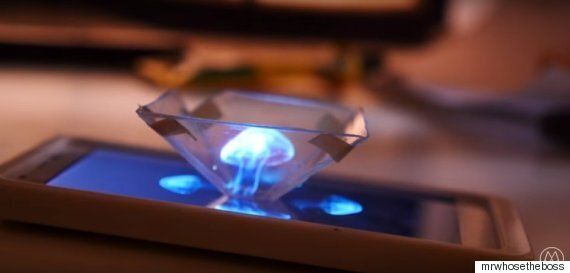 간단하게 스마트폰에서 3D 홀로그램 영상을 볼 수 있다 (동영상)