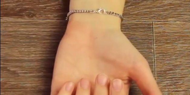 혼자서도 팔찌를 쉽게 차는 놀라운 방법(동영상)