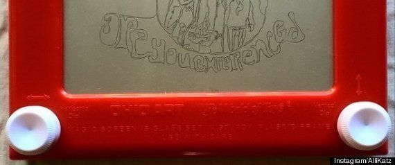 추억의 장난감 ‘엣치 어 스케치'의 속에는 무엇이 있을까?(동영상)