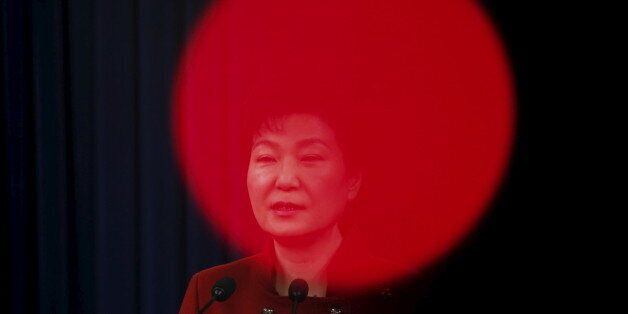 South Korean President Park Geun-hye addresses the nation at the Presidential Blue House in Seoul, South Korea, January 13, 2016.  REUTERS/Kim Hong-Ji