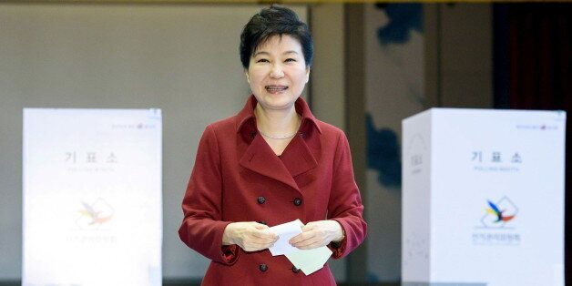 South Korean President Park Geun-hye casts her ballot at a polling station in Seoul, in this handout picture provided by the Presidential Blue House and released by News1 on April 13, 2016.  REUTERS/The Presidential Blue House/News1 ATTENTION EDITORS - THIS IMAGE HAS BEEN SUPPLIED BY A THIRD PARTY. FOR EDITORIAL USE ONLY. NOT FOR SALE FOR MARKETING OR ADVERTISING CAMPAIGNS. SOUTH KOREA OUT. NO COMMERCIAL OR EDITORIAL SALES IN SOUTH KOREA. FOR EDITORIAL USE ONLY. NO RESALES. NO ARCHIVES. THIS IMA