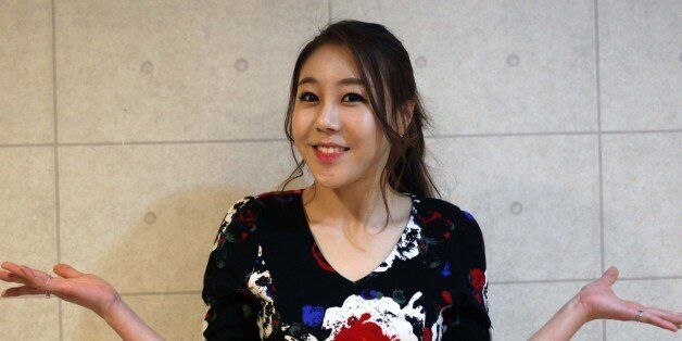 [허핑턴 인터뷰] '프로듀스101'의 이모 황인선은 이제 나이를 속이지 않는다