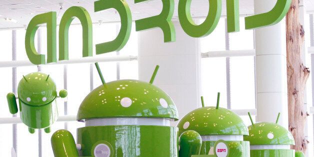 Android mascots are lined up in the demonstration area at the Google I/O Developers Conference in the Moscone Center in San Francisco, California, May 10, 2011. REUTERS/Beck Diefenbach   (UNITED STATES - Tags: SCI TECH BUSINESS)