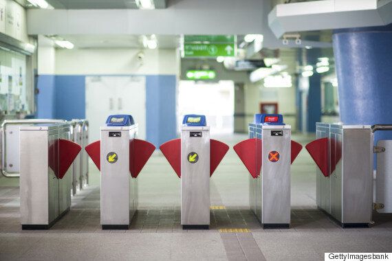 영국을 방문했을 때 하면 안 되는 9가지 행동