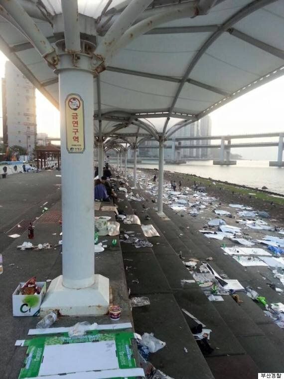 연휴가 끝났고, 광안리는 '쓰레기 더미'가 됐다(사진)