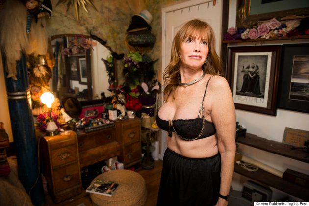 중년 여성 10명이 옷을 벗고 ‘섹시'라는 단어를 스스로 정의하다