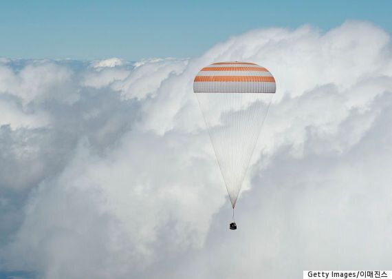우주비행사 팀 피크, 186일 만에 지구로 돌아오다(사진)