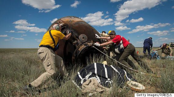 우주비행사 팀 피크, 186일 만에 지구로 돌아오다(사진)
