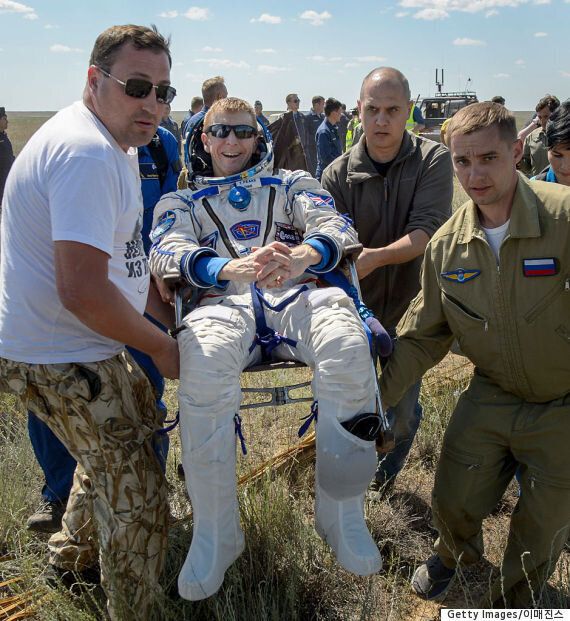 우주비행사 팀 피크, 186일 만에 지구로 돌아오다(사진)