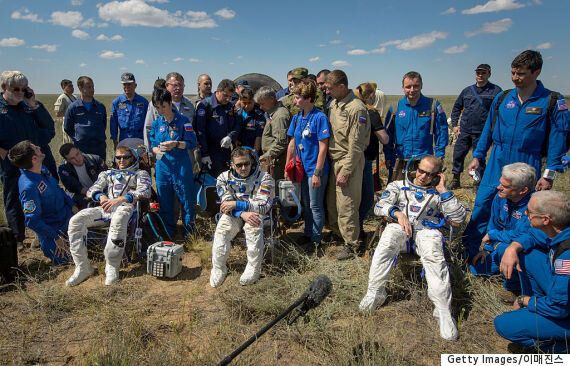 우주비행사 팀 피크, 186일 만에 지구로 돌아오다(사진)
