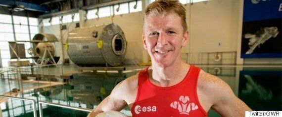 우주비행사 팀 피크, 186일 만에 지구로 돌아오다(사진)