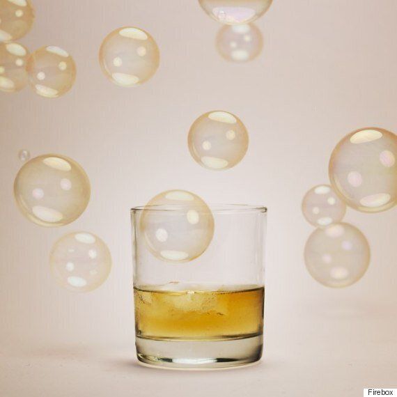 먹을 수 있는 이 '비눗방울'은 술로 만들어졌다(사진)