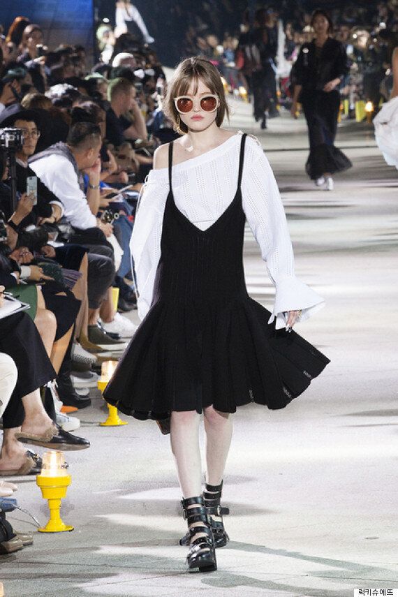 비교적 편하게 입을 수 있는 여름 오프숄더 7(사진)