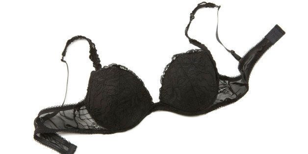 여성이 답답한 '브래지어'를 입는 이유는 여성의 가슴을 '몸'이 아닌 '성적인 것'으로 보는 시선 때문이다