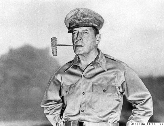 ‘인천상륙작전'에는 나오지 않은 맥아더 장군에 대한 4가지 이야기