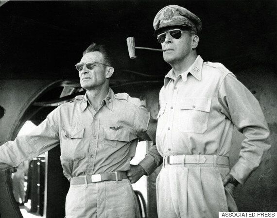 ‘인천상륙작전'에는 나오지 않은 맥아더 장군에 대한 4가지 이야기