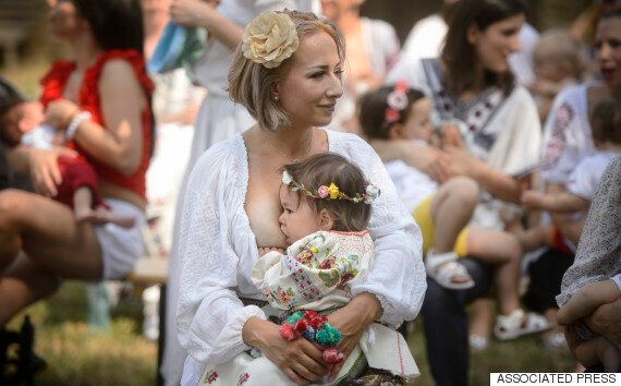 자연스럽기만 한 정가은의 '수유 셀카'를 '관종'이라고 비난하는 이들이 있다(사진)