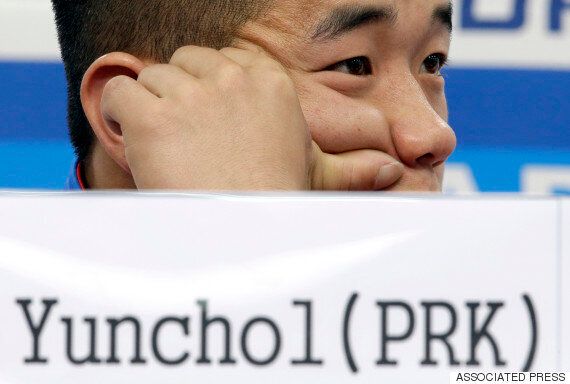 뉴욕타임스가 북한의 역도선수 엄윤철의 나이 조작 의혹을 제기했다