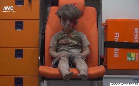 '죽음의 땅' 시리아 알레포에 목숨 걸고 들어가는 사람들이 있다(사진)