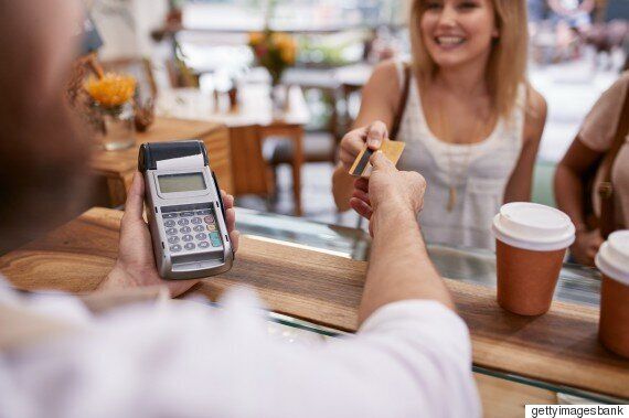 경제 불황인데도 우리는 어디에 왜 돈을 쓰고 있을까?