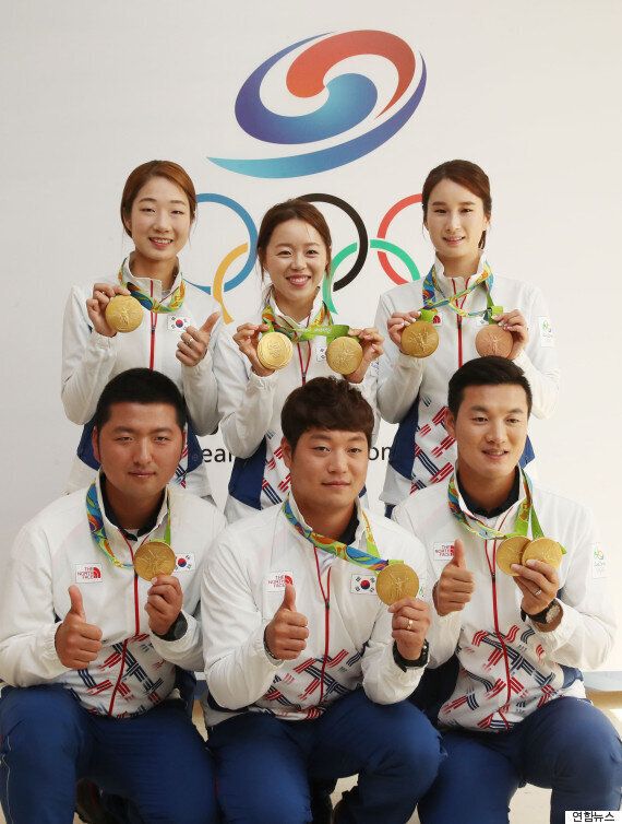 학부모들이 '올림픽 키즈'를 만들겠다며 양궁장으로 몰려간다