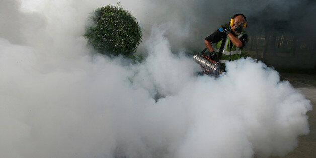 A worker fogs the common areas of a public housing estate at an area where locally transmitted Zika cases were discovered in Singapore August 31, 2016. REUTERS/Edgar Su     TPX IMAGES OF THE DAY