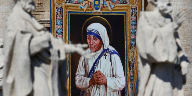 A tapestry depicting Mother Teresa of Calcutta is seen in the facade of Saint Peter's Basilica during a mass, celebrated by Pope Francis, for her canonisation in Saint Peter's Square at the Vatican September 4, 2016. REUTERS/Stefano Rellandini
