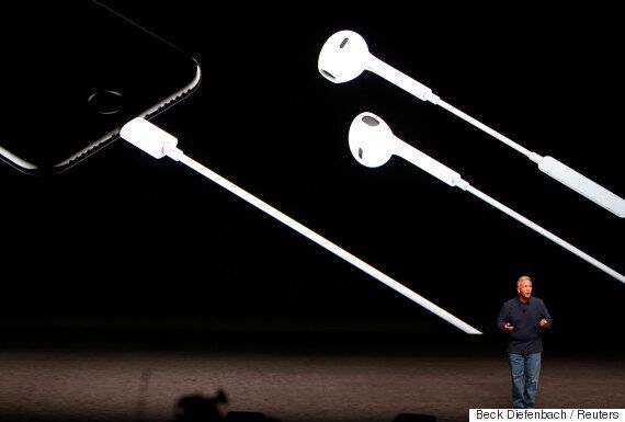 애플 아이폰 7 공개 : 카메라 성능은 좋아졌고, 이어폰 단자는 정말 사라졌다