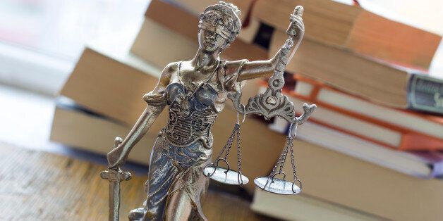 법정에는 여전히 '강간에 대한 잘못된 신화'가 살아 숨 쉬고 있다