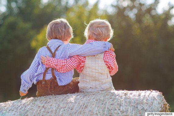 대기업이 800억원을 출연한 두 개의 재단 뒤에 청와대가 있다?