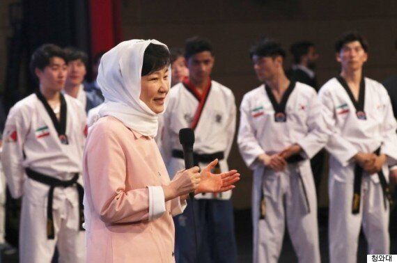 대기업이 800억원을 출연한 두 개의 재단 뒤에 청와대가 있다?