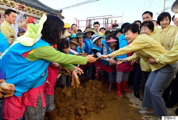 대기업이 800억원을 출연한 두 개의 재단 뒤에 청와대가 있다?
