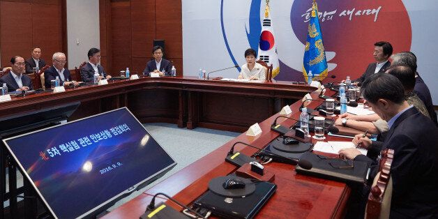 입을 다물고 생각을 하라