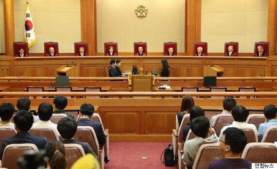 헌재가 '사법시험  폐지' 합헌 결정을 내렸다