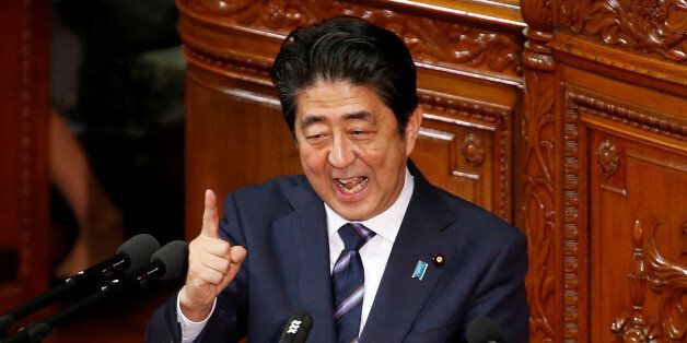 Japanese Prime minister Shinzo Abe gestures as he gives an address at the start of the new parliament session at the lower house of parliament in Tokyo, Japan, September 26, 2016. REUTERS/Kim Kyung-Hoon