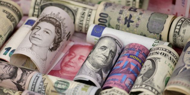 Euro, Hong Kong dollar, U.S. dollar, Japanese yen, British pound and Chinese 100-yuan banknotes are seen in a picture illustration shot January 21, 2016.   REUTERS/Jason Lee/Illustration/File Photo