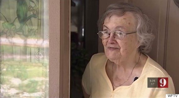 허리케인 때문에 할머니와 연락이 되지 않은 손자가 생각한 연락방법