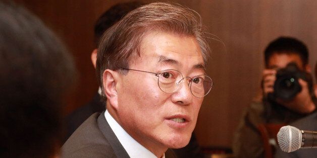 더불어민주당 문재인 전 대표가 13일 서울 프레스센터에서 열린 4대 기업 경제연구소 간담회에서 발언하고 있다.