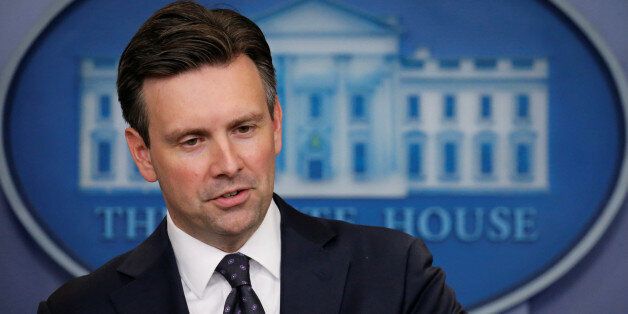 White House Press Secretary Josh Earnest holds his daily press briefing at the White House in Washington, U.S. October 31, 2016.  REUTERS/Jonathan Ernst