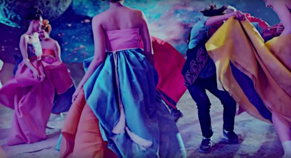 K-POP 아이돌 뮤직비디오 속 외국인들의 대상화 | 인종, 성별따라 역할 천차만별
