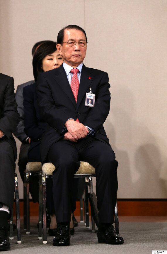 김기춘은 자신을 둘러싼 '최순실 의혹'을 8가지로 반박했다