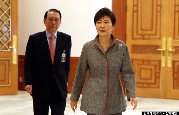 김기춘은 자신을 둘러싼 '최순실 의혹'을 8가지로 반박했다