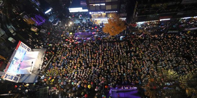 26일 오후 광주 동구 금남로에서 열린 박근혜 대통령 퇴진 촉구 5차 촛불집회에 참여한 시민이 거리를 메우고 있다.