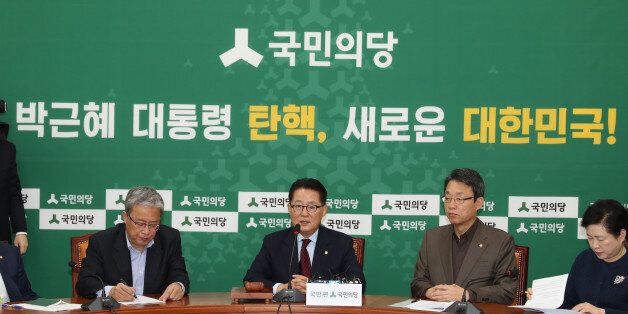 국민의당 박지원 비상대책위원장 겸 원내대표가 1일 오전 국회에서 열린 원내정책회의에서 발언하고 있다.